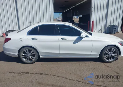 2016 Mercedes-Benz C 300 из США, поврежденный, VIN 55SWF4JB3GU178561